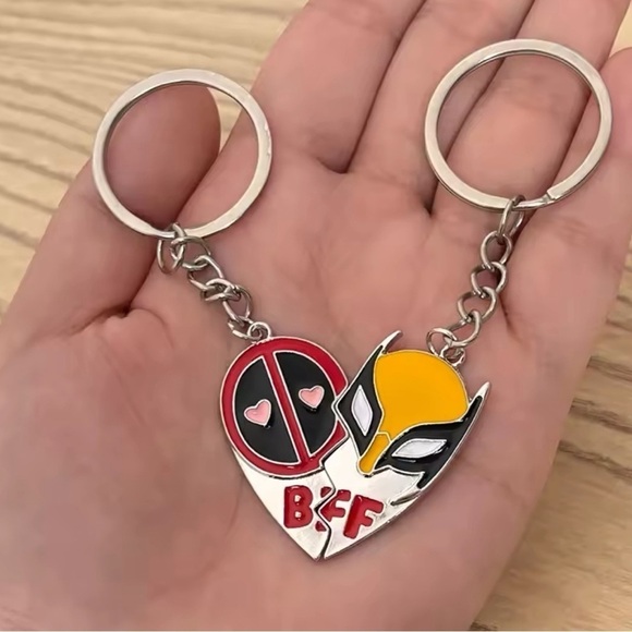 ⭐️NEW⭐️ Marvel Wolverine & Deadpool BFF 2 PC Heart Keychain Set - Picture 1 of 8
